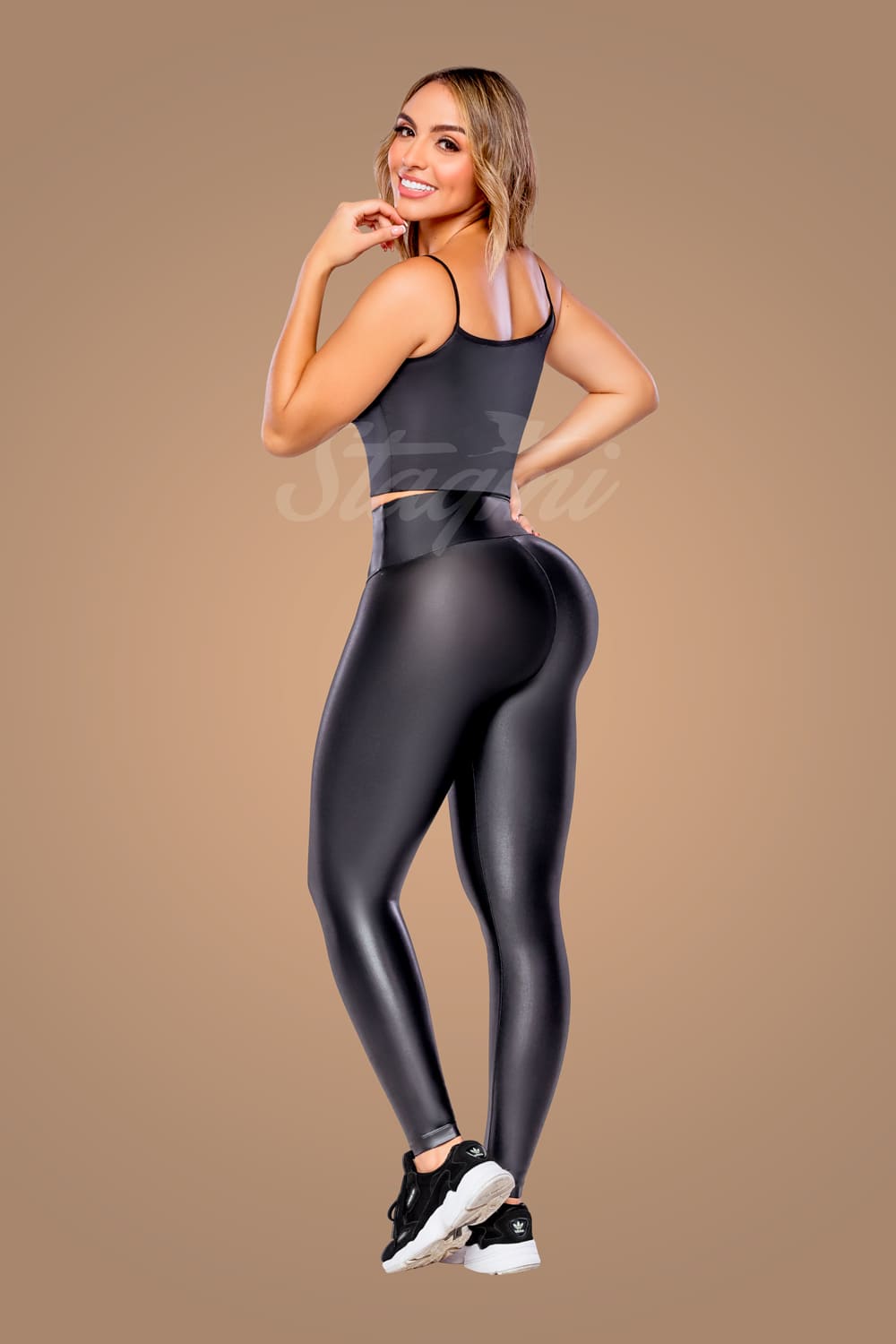 LEGGING NEGRO LEVANTA COLA IMITACIÓN CUERO SMI0080