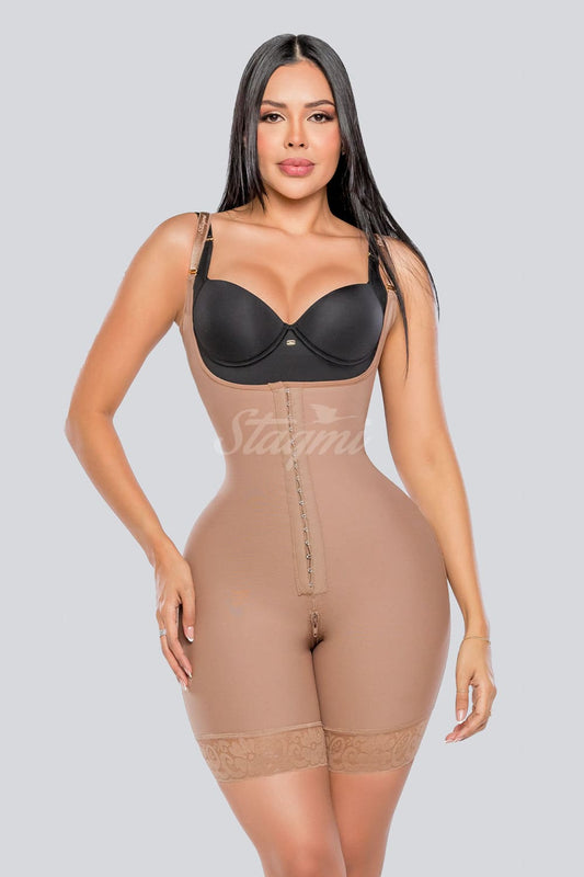 "Faja 7104: Moldeado preciso con tres líneas de ajuste, cintura pequeña y realce de glúteos. ¡Define tu figura con estilo y comodidad!"