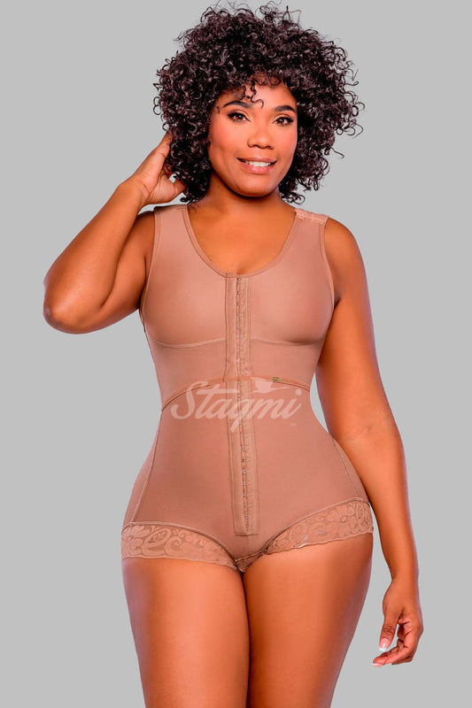 La faja Comfort Stagmi SMI7140: diseñada para ofrecer comodidad incomparable y apoyo durante el postparto. Su tela suave y flexible brinda una sujeción firme, reduciendo la cintura y realzando los glúteos. Experimenta una recuperación postparto sin complicaciones con Comfort Stagmi.